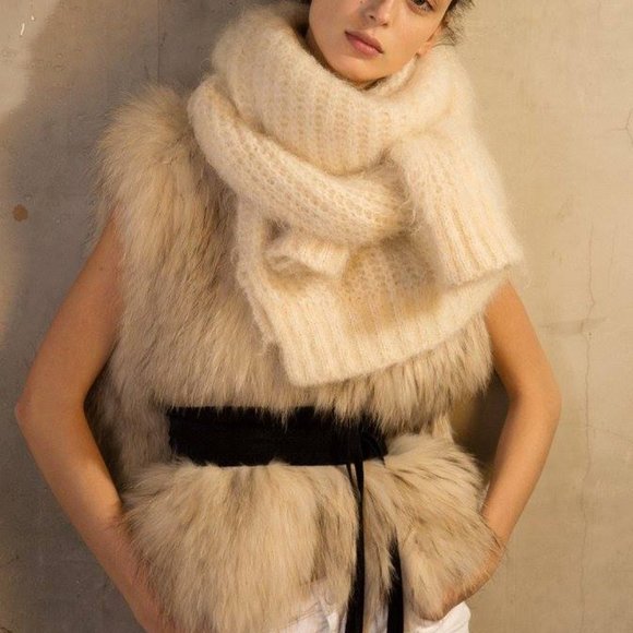 ✨️Host pick✨️NWT Maje 100% Fur vest in rare white - Picture 5 of 7